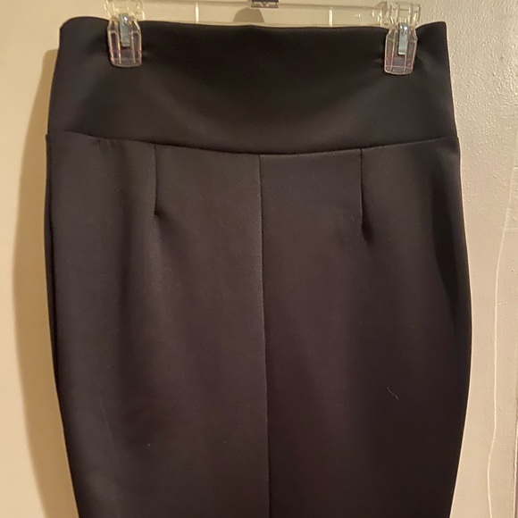 *SOLD* Black Pencil Skirt, size L - Picture 2 of 6